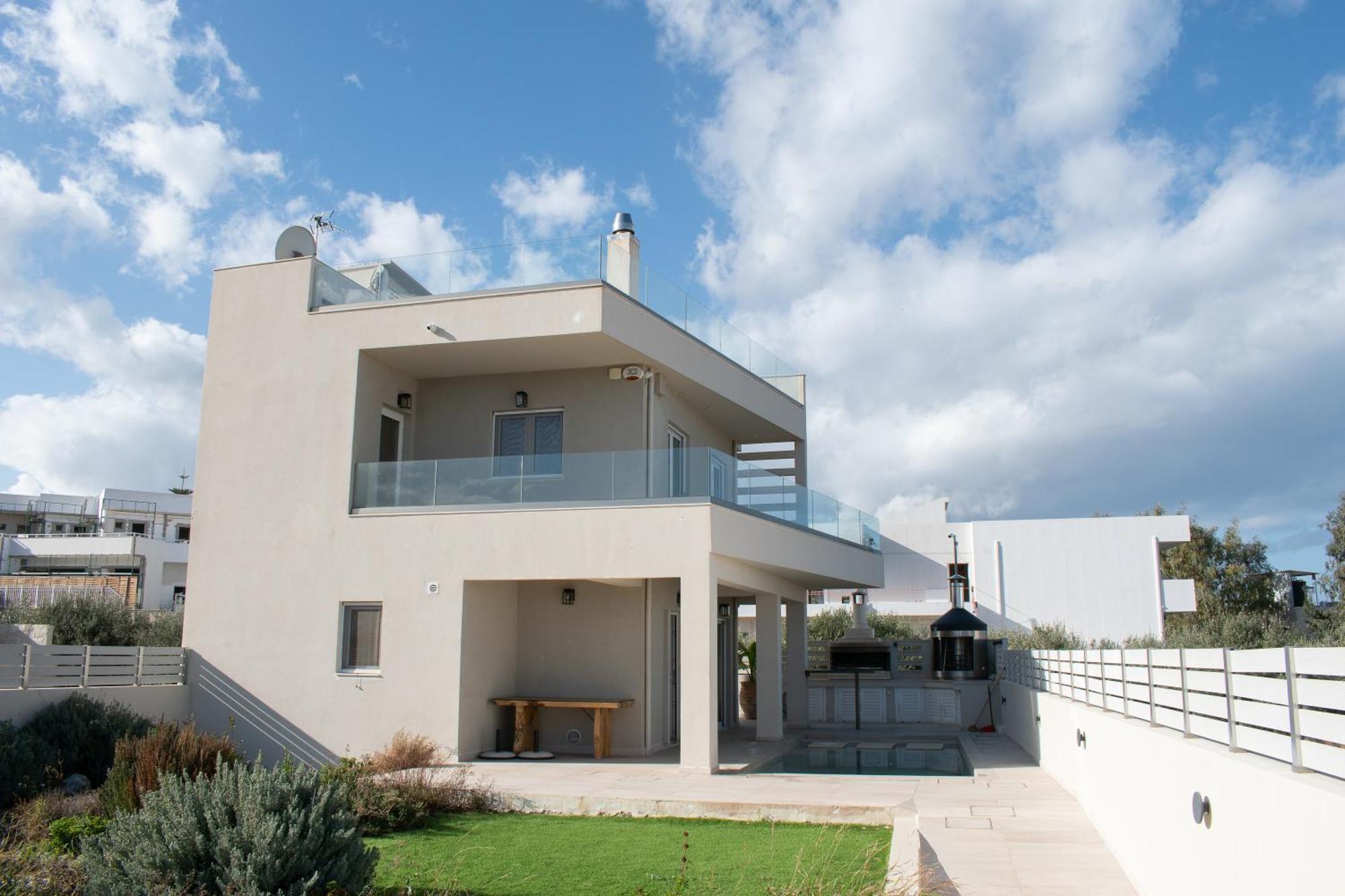 Constantino With Heated Pool Villa